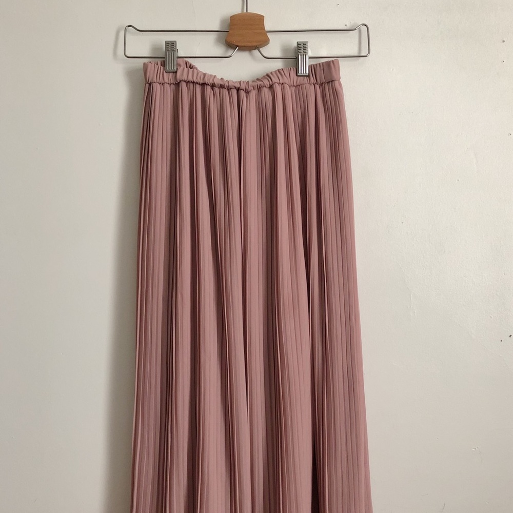 UNIQLO Mauve pleated skirt